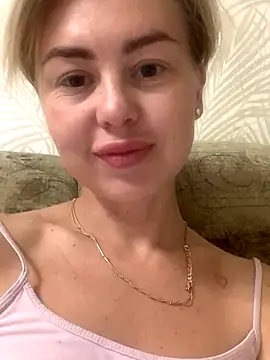 MartaLuna  online show from September 30, 2025, 8:26 pm