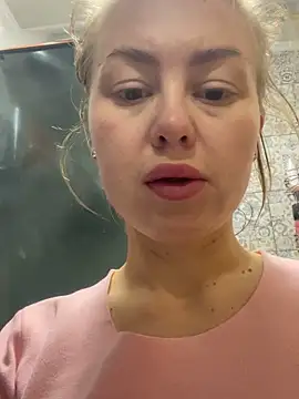 MartaLuna  online show from November 10, 2025, 8:58 pm