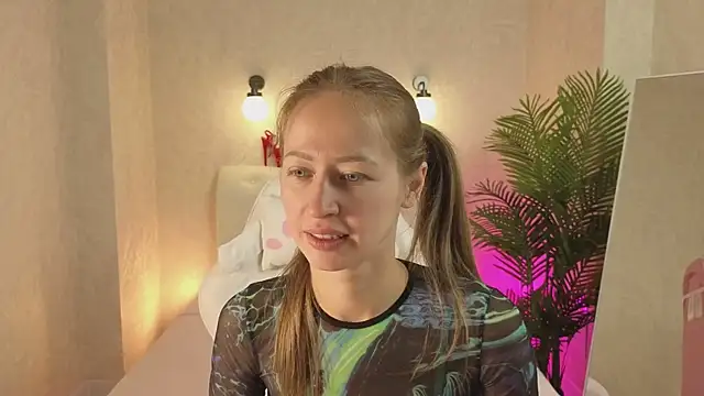 bella li   online show from October 4, 2025, 1:29 am