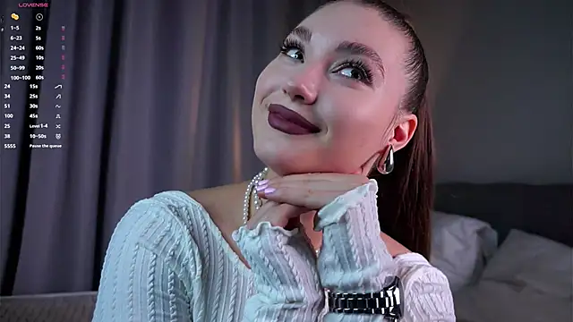 KristynSchwerin online show from October 2, 2025, 1:03 pm