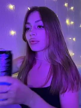 Elizabeth Tay online show from October 19, 2025, 5:05 pm