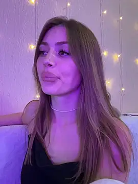 Elizabeth Tay online show from November 24, 2025, 6:19 pm