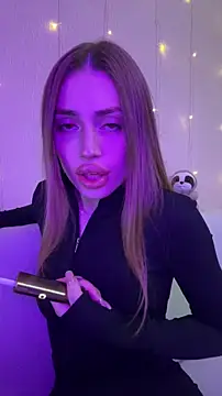 Elizabeth Tay online show from December 15, 2025, 6:25 pm