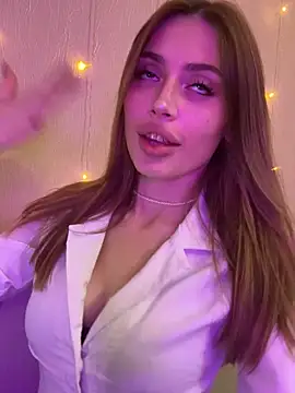 Elizabeth Tay online show from November 14, 2025, 5:38 pm