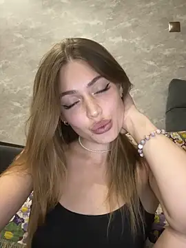 Elizabeth Tay online show from September 11, 2025, 5:57 pm