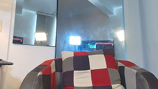 emma hearths online show from October 31, 2025, 4:03 pm