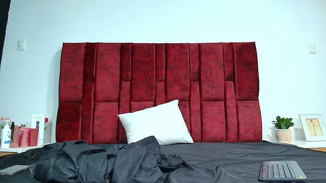 emma hearths online show from November 20, 2025, 8:42 pm