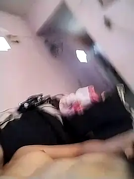 Snapshot of reycam97 chatting on February 25, 2026, 2:39 pm reycam97 online show from February 25, 2026, 2:39 pm