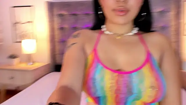 Linda Fosterr online show from September 29, 2025, 2:40 am