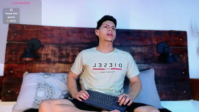 Snapshot of JhosuaVega chatting on February 5, 2026, 2:40 am JhosuaVega online show from February 5, 2026, 2:40 am