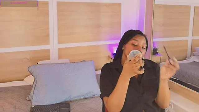 ValeryCortezm online show from October 30, 2025, 1:31 pm