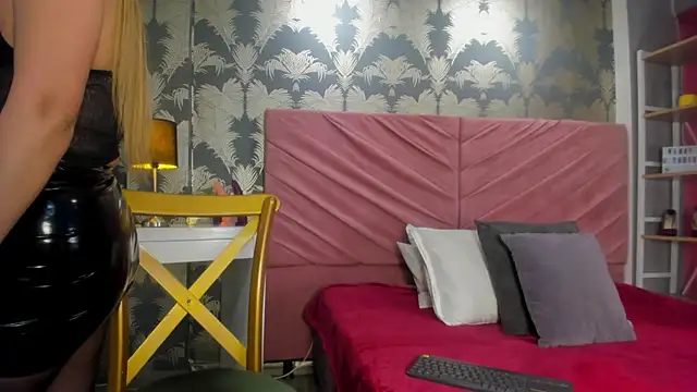 VictoriaQueen Fg online show from November 5, 2025, 12:52 pm