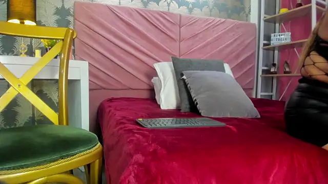 VictoriaQueen Fg online show from November 15, 2025, 12:53 pm