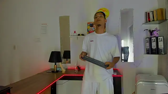 xxKamadevaxx online show from November 19, 2025, 1:00 pm