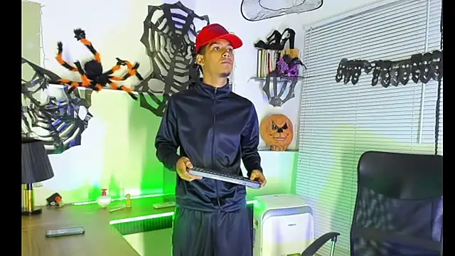 xxKamadevaxx online show from October 12, 2025, 1:23 pm