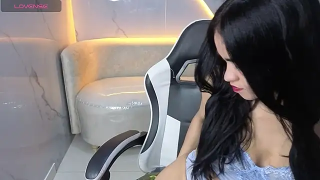 Snapshot of Maia_Tx chatting on November 11, 2025, 1:06 pm Maia Tx online show from November 11, 2025, 1:06 pm