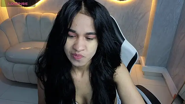 Snapshot of Maia_Tx chatting on October 26, 2025, 1:00 pm Maia Tx online show from October 26, 2025, 1:00 pm