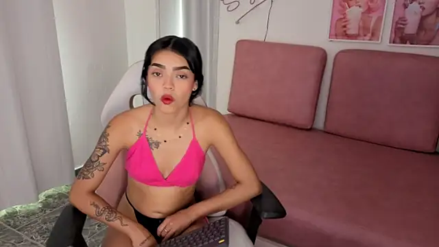Snapshot of Emmy_sexygirl chatting on September 22, 2025, 12:44 pm Emmy sexygirl online show from September 22, 2025, 12:44 pm