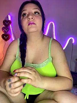 Emma  Fox  online show from October 23, 2025, 4:16 pm