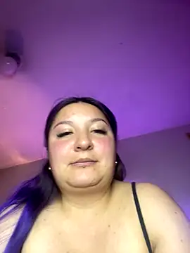 Emma  Fox  online show from November 21, 2025, 4:50 pm