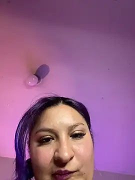 Emma  Fox  online show from November 5, 2025, 6:00 pm