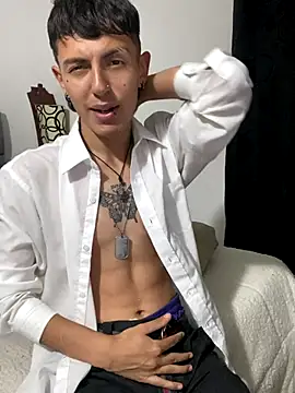 NaytonFreeman online show from September 21, 2025, 2:39 am