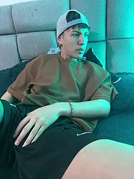 NaytonFreeman online show from February 18, 2026, 12:23 pm