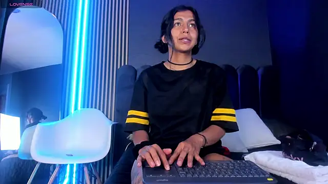 Keila Fg online show from October 24, 2025, 7:57 pm