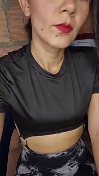 Lhia  online show from November 29, 2025, 5:24 pm