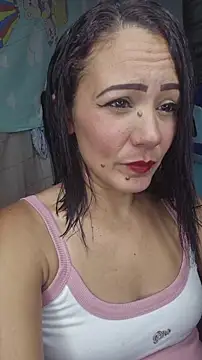 Lhia  online show from November 28, 2025, 7:03 pm