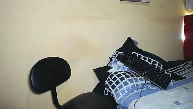 Anthonella duran online show from November 5, 2025, 5:43 am