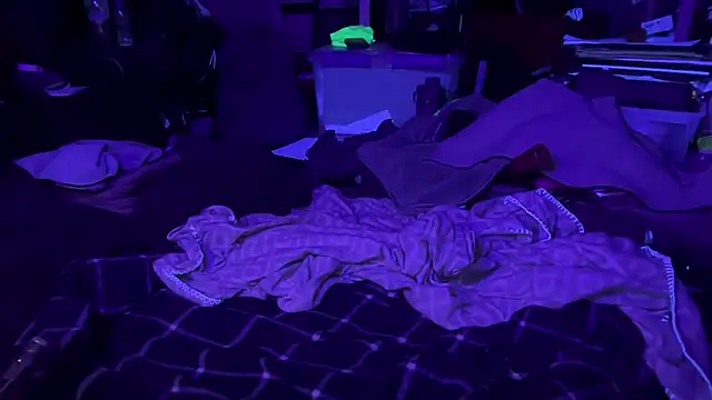 jasoncali305 online show from April 14, 2026, 2:05 am