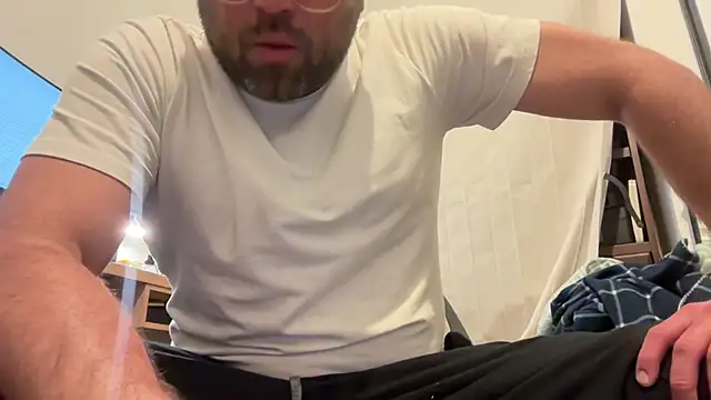 jasoncali305 online show from April 15, 2026, 5:57 am