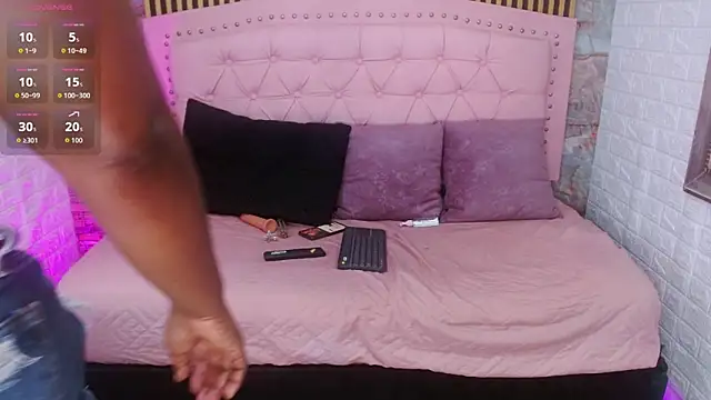 sheyla  ebony online show from November 6, 2025, 8:24 pm