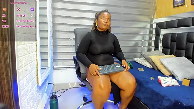 Snapshot of sheyla__ebony chatting on February 4, 2026, 1:44 am sheyla ebony online show from February 4, 2026, 1:44 am