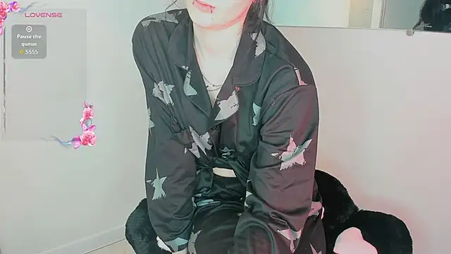 Molllysdays online show from November 5, 2025, 6:33 pm