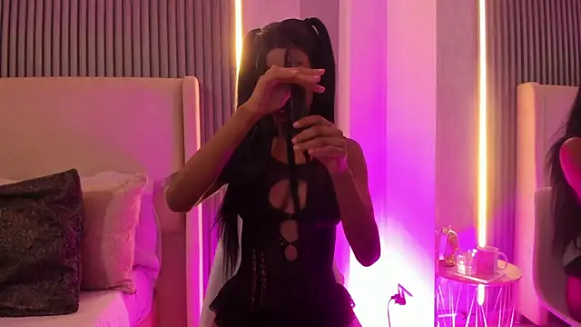 AishaValcazar online show from September 30, 2025, 3:23 am