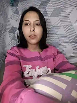 Snapshot of melzinhah03 chatting on June 20, 2026, 1:32 am melzinhah03 online show from June 20, 2026, 1:32 am