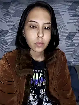 melzinhah03 online show from May 15, 2026, 11:36 pm