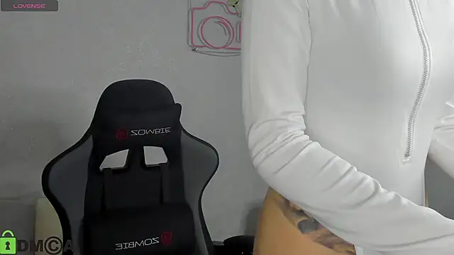 Snapshot of Amanda_Reedd chatting on October 16, 2025, 1:58 am Amanda Reedd online show from October 16, 2025, 1:58 am