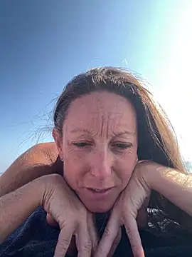 Kristinatreize online show from October 12, 2025, 9:43 am