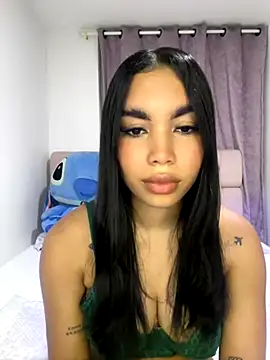 karolaalcendra online show from November 26, 2025, 3:06 am