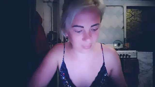 EmmaCat  online show from May 20, 2026, 6:05 pm