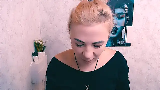 EmmaCat  online show from December 4, 2025, 6:56 am