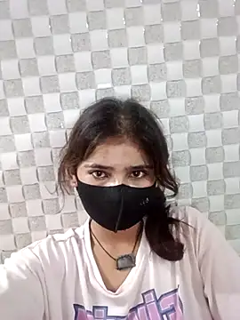 Snapshot of Arti_ chatting on September 29, 2025, 1:45 am Arti online show from September 29, 2025, 1:45 am