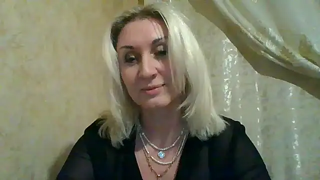 Tovelyn online show from October 9, 2025, 5:35 pm