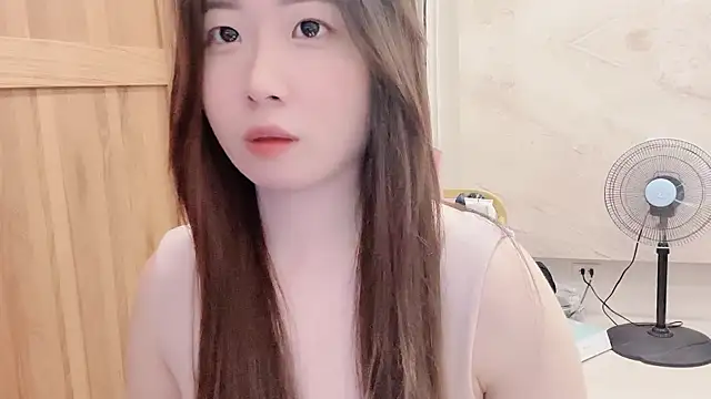 Snapshot of Faye_5757 chatting on October 1, 2025, 10:20 am Faye 5757 online show from October 1, 2025, 10:20 am