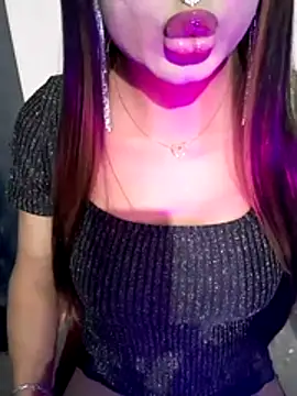 Cutie-Whiskey1 online show from April 19, 2026, 5:47 pm