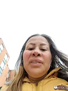 LaraCaliente online show from October 17, 2025, 9:27 pm