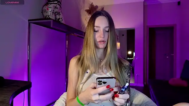 Melloudy online show from October 20, 2025, 5:42 am